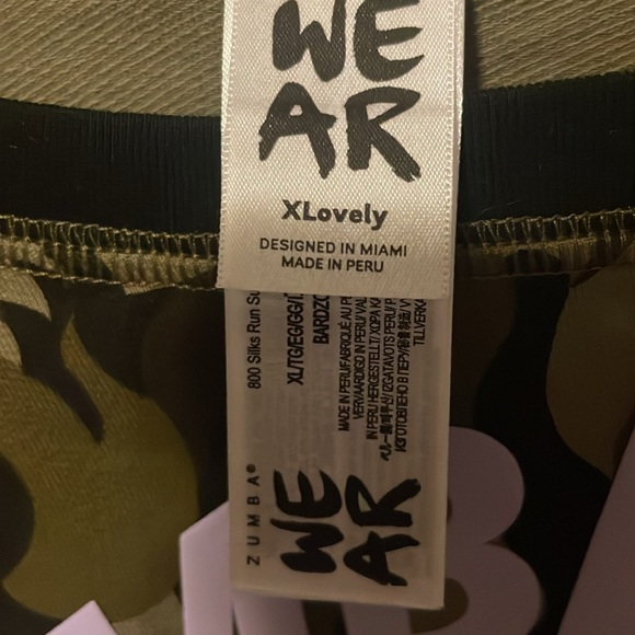 ZUMBA WEAR XLOVELY CAMO CROP TOP SWEATER

NEW WITHOUT TAGS NEVER WORN - Picture 3 of 3